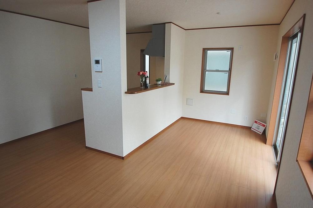 Living.  ☆ Easy-to-use wide living room (Building 3) ☆ 