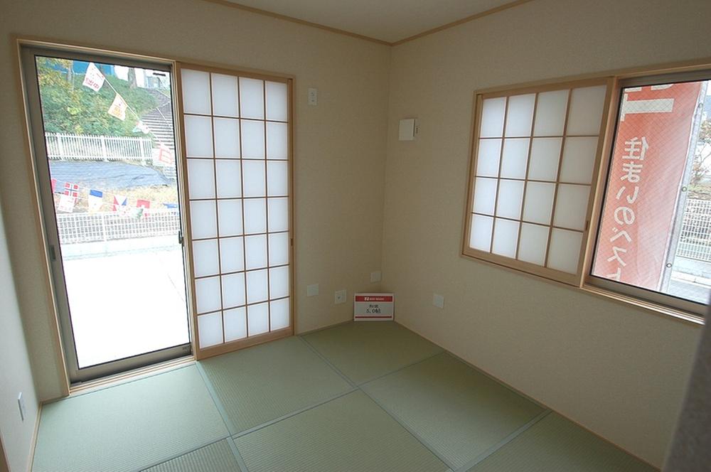 Non-living room.  ☆ LDK and the Japanese-style room together about 20 Pledge spacious space of (3 Building) ☆ 