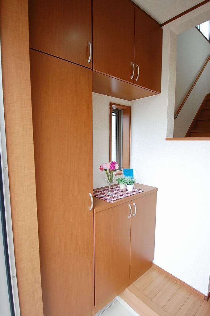 Living.  ☆ At any time comfortably entrance with storage to be greeted by the family (3 Building) ☆ 