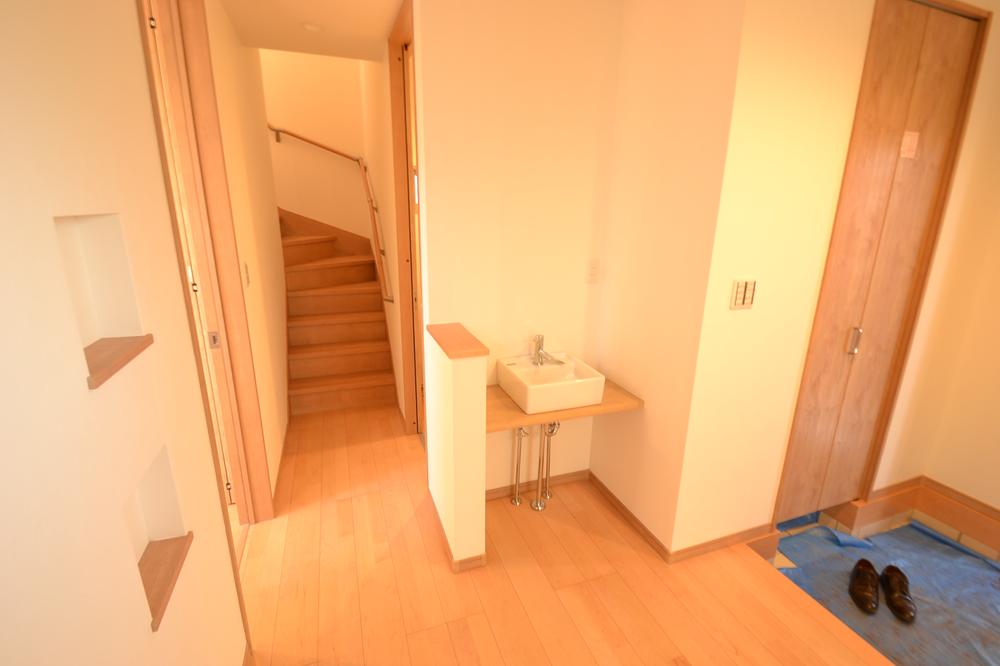 Entrance. B Building