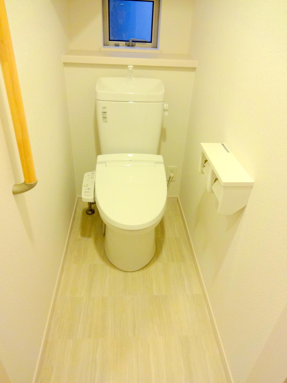 Toilet. Indoor (11 May 2013) Shooting