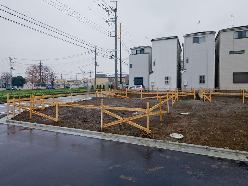 Local photos, including front road. Local (12 May 2013) Shooting