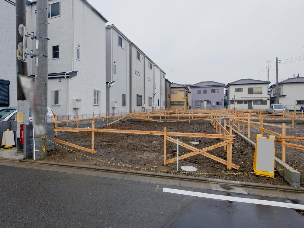 Local photos, including front road. Local (12 May 2013) Shooting