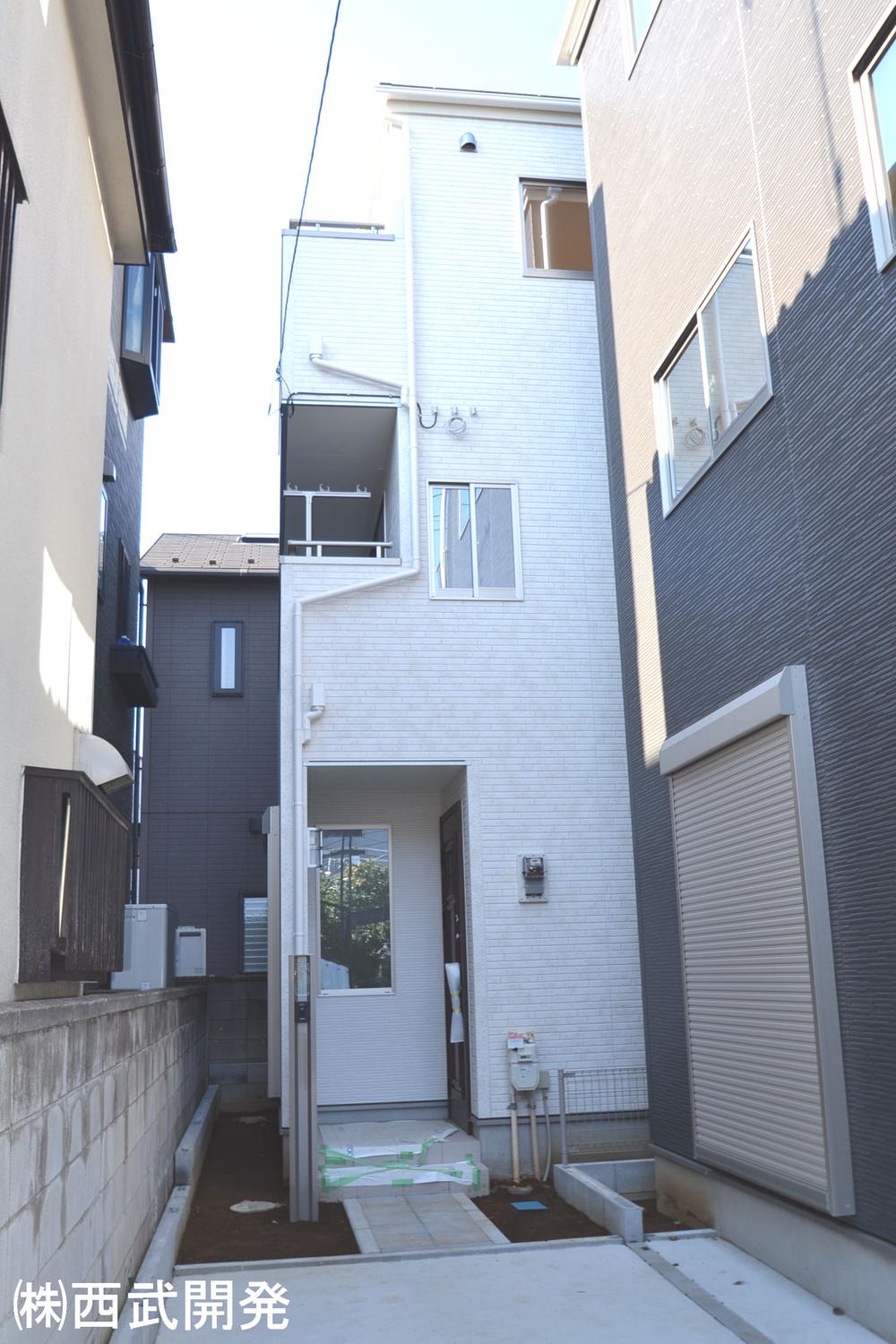 Local appearance photo. Local (12 May 2013) Shooting