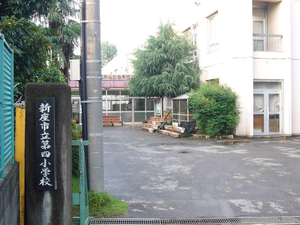 Primary school. The fourth elementary school to 90m fourth elementary school