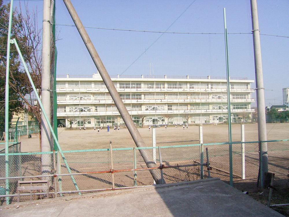 Primary school. Niiza Municipal Nodera to elementary school 376m