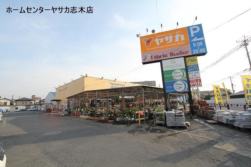 Home center. Homeland ・ To Yasaka 370m
