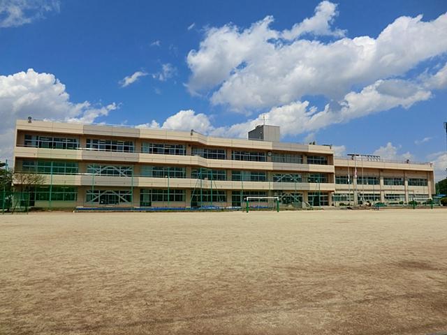 Primary school. Ishigami to elementary school 810m