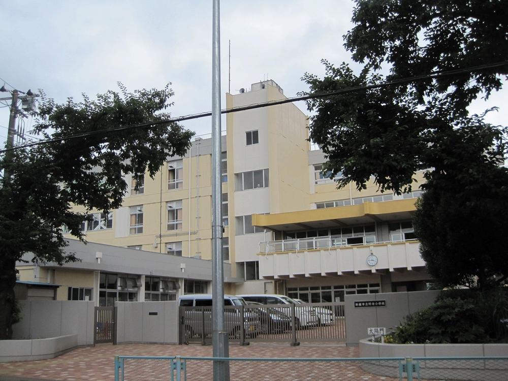 Primary school. Niiza Municipal Nodera to elementary school 440m