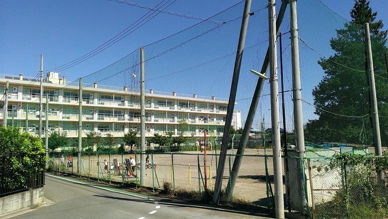 Primary school. 300m elementary school to Niiza Municipal Nodera elementary school is also near you. 