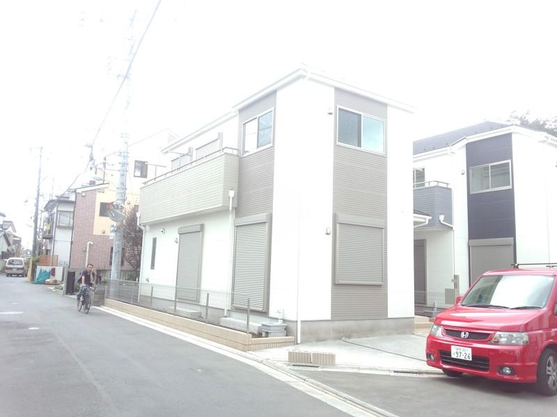 Local photos, including front road. Local (10 May 2013) Shooting