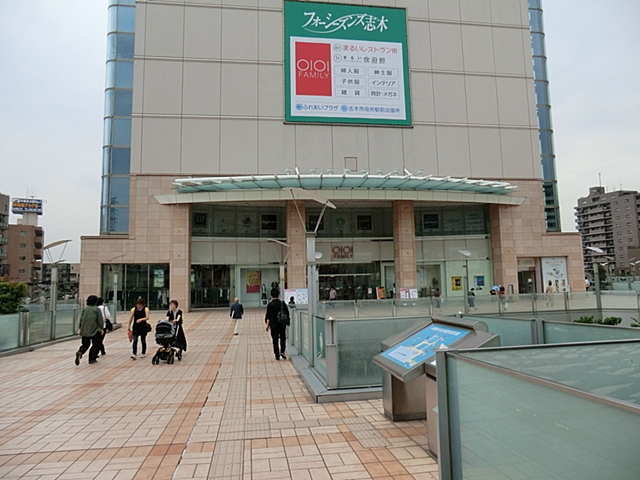 Shopping centre. EQUIA Shiki until the (shopping center) 798m