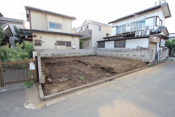 Local photos, including front road. Local (September 15, 2013) Shooting