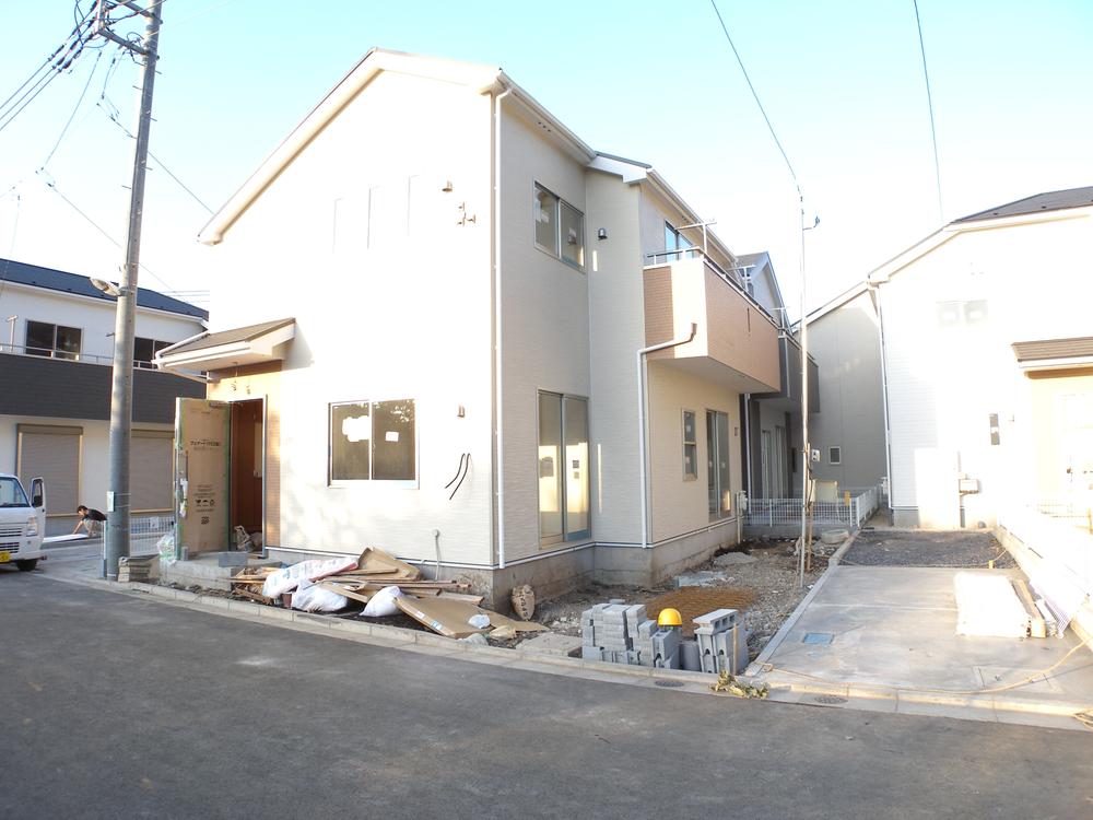 Local appearance photo. Local (11 May 2013) Shooting