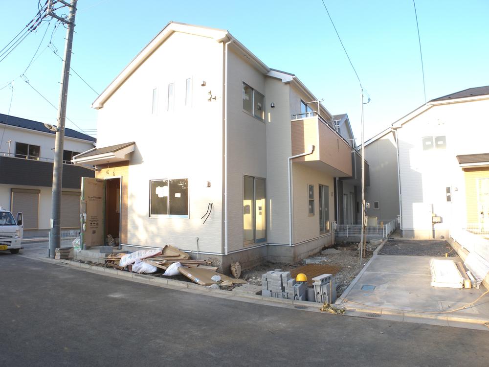 Local appearance photo. Local (11 May 2013) Shooting