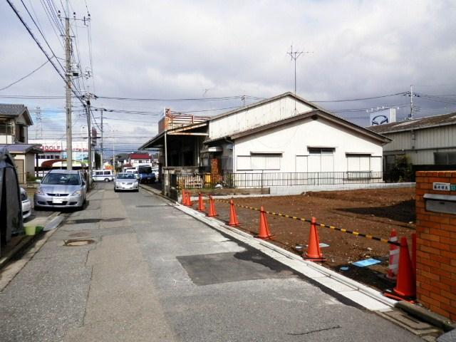 Local photos, including front road. Local (10 May 2013) Shooting