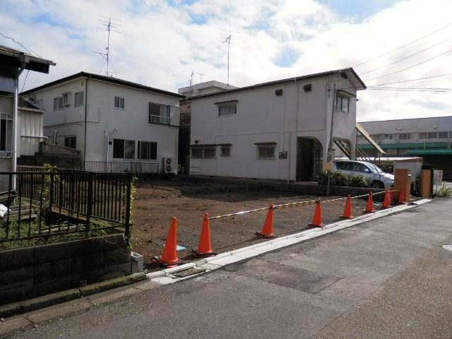 Local photos, including front road. Local (10 May 2013) Shooting