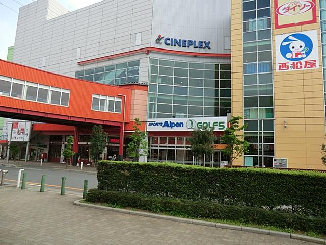 Shopping centre. OSC Deoshiti to Niiza 900m