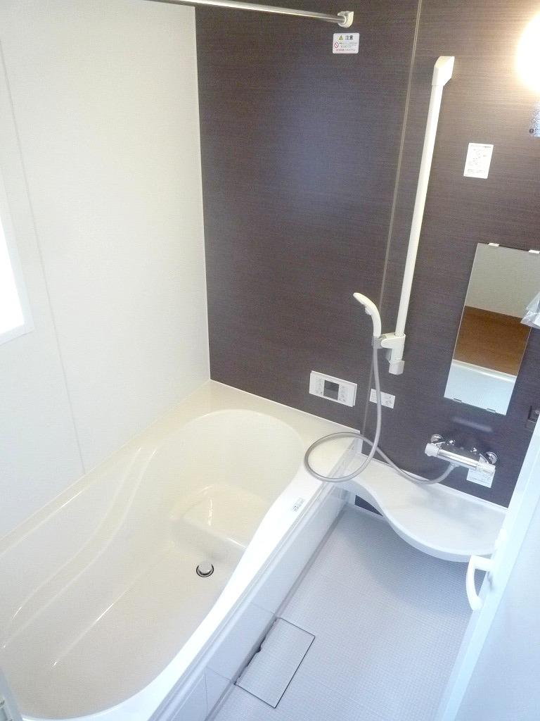 Bathroom. Unit bus with bathroom dryer: 1 Building 2013 October