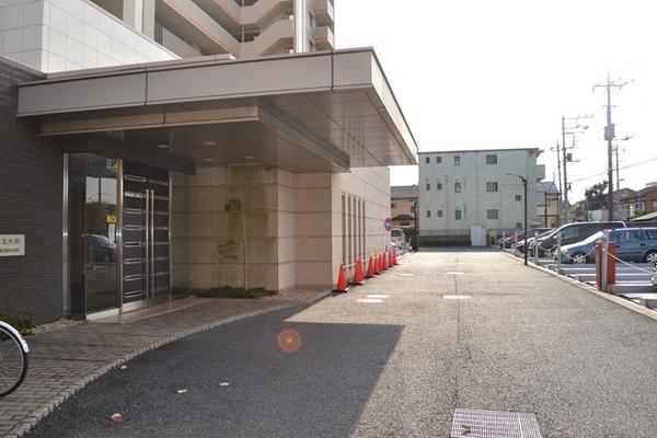 Other common areas. Porte-cochere