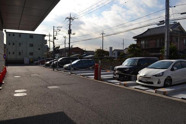 Parking lot. On-site parking