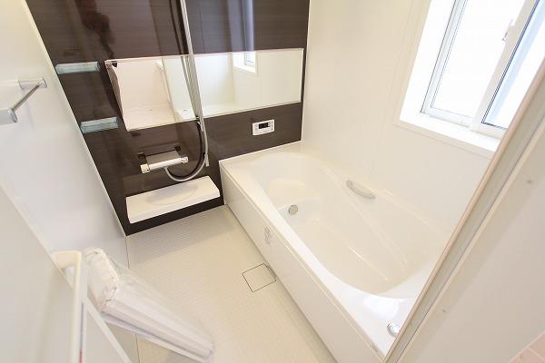 Same specifications photo (bathroom). Same specifications construction Photo: Bathroom