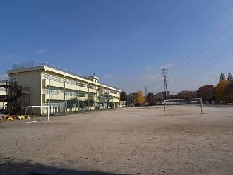 Primary school. Niiza Municipal Niiza to elementary school 777m