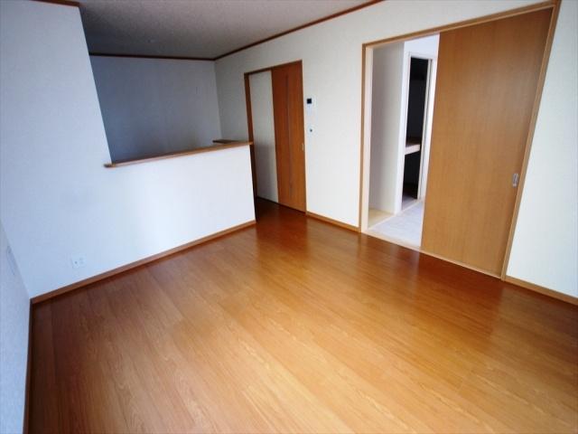 Living. Living spacious 14 Pledge