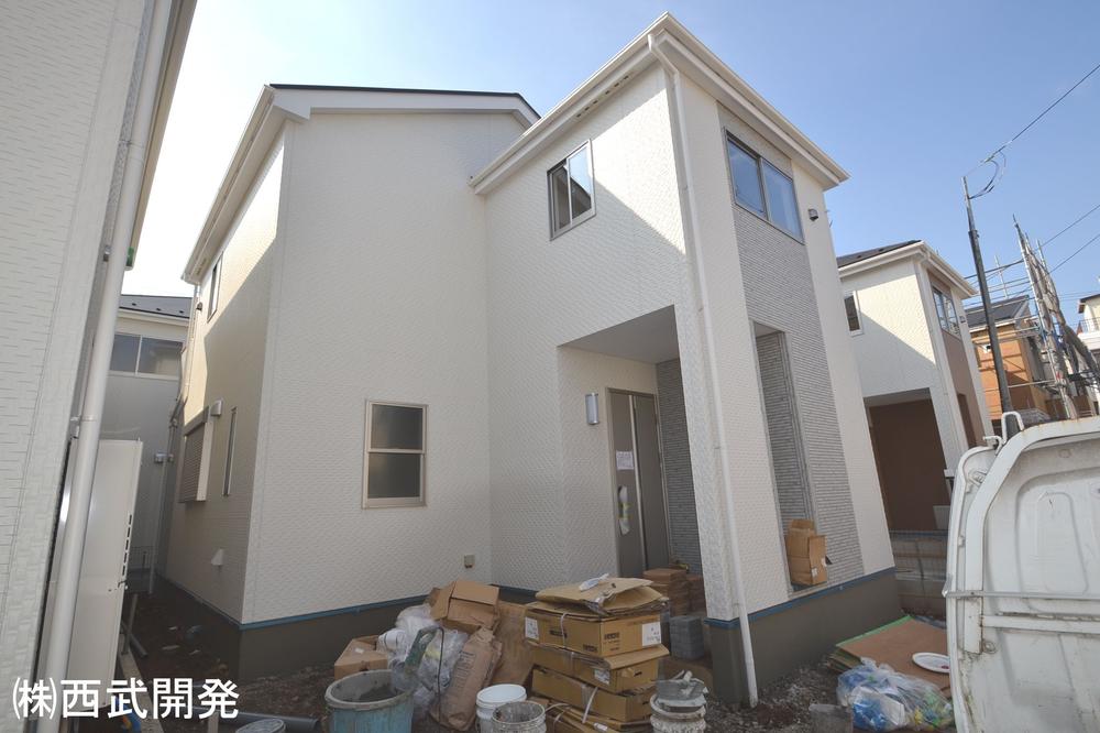 Local photos, including front road. Local (11 May 2013) Shooting