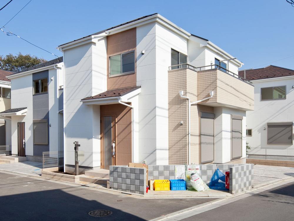 Local appearance photo. Local (12 May 2013) Shooting