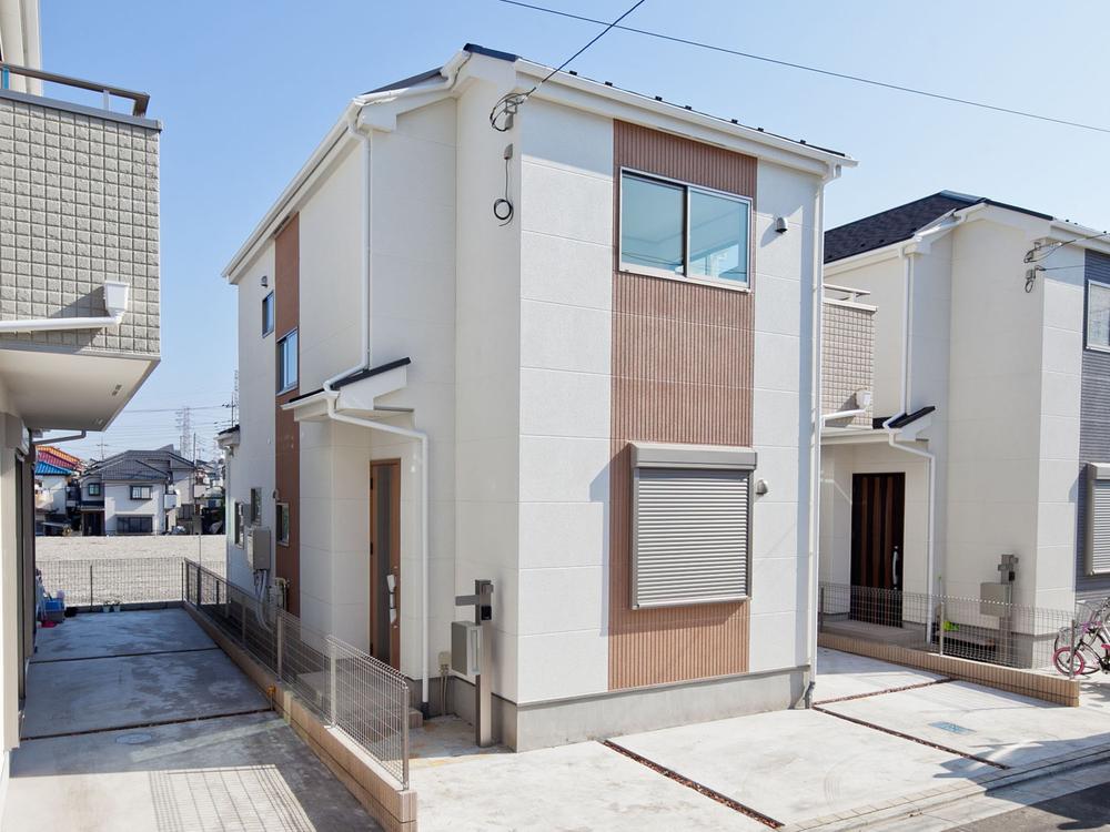 Local appearance photo. Local (12 May 2013) Shooting