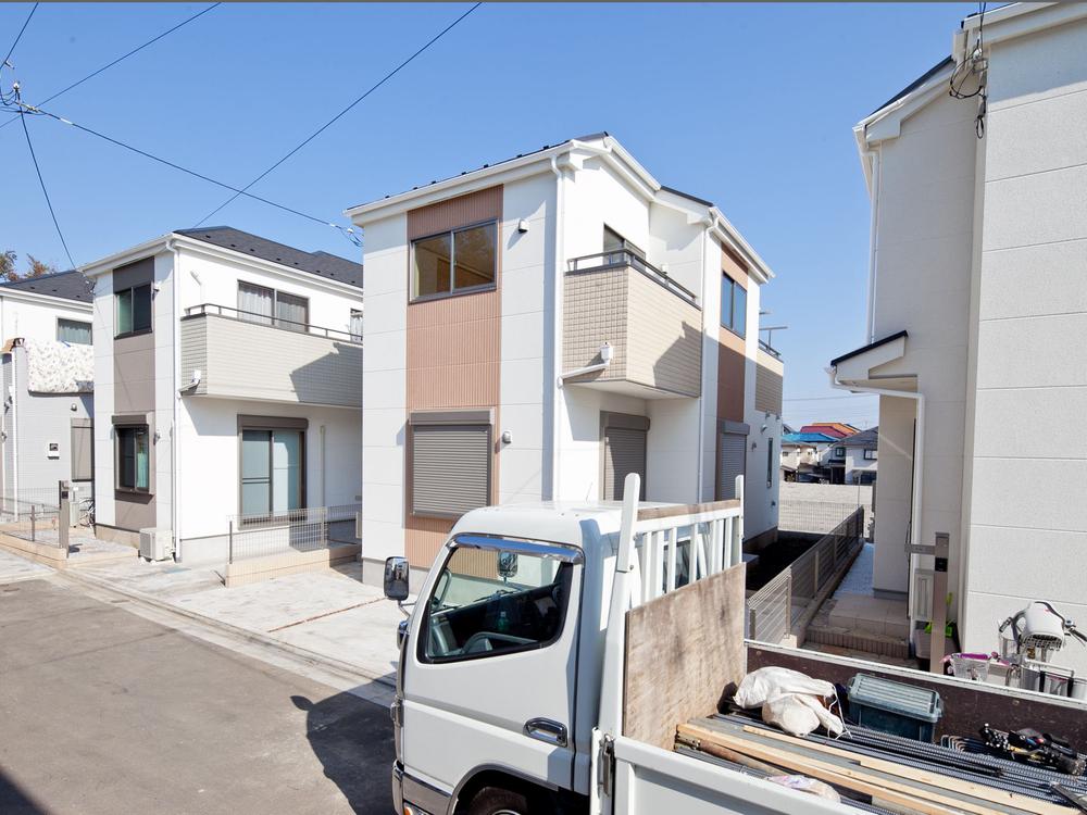 Local appearance photo. Local (12 May 2013) Shooting