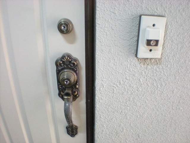 Entrance. Double lock key