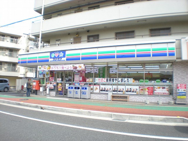 Convenience store. Three F Shiki Saiwaicho store (convenience store) to 459m