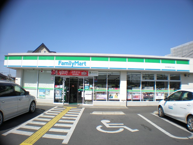 Convenience store. FamilyMart Shiki Saiwaicho chome store up (convenience store) 439m