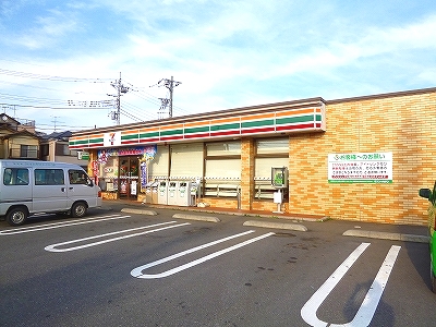 Convenience store. 1120m to Seven-Eleven (convenience store)