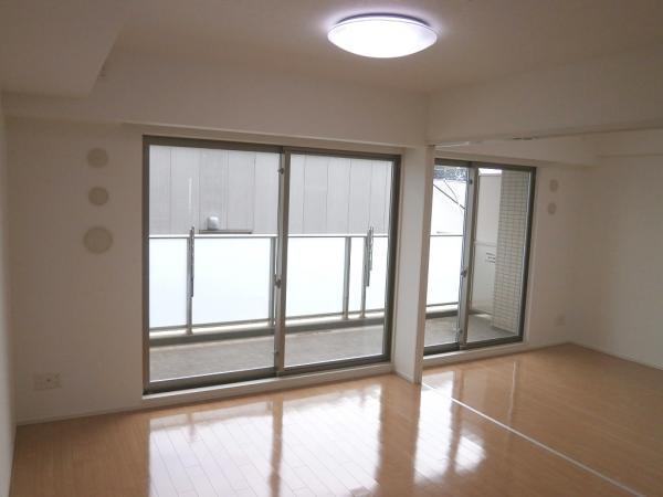 Living. When you open the living room next to Western-style turn into 18 quires large space of: 2013 September