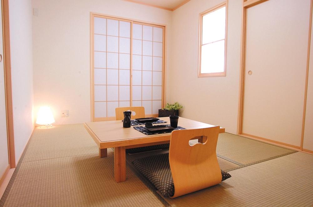 Same specifications photo (bathroom). Furniture arrangement example (in fact there is no furniture)