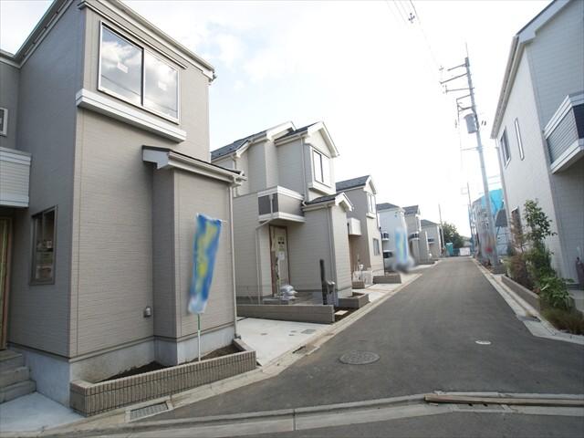 Local appearance photo. All 23 compartments large-scale development subdivision of