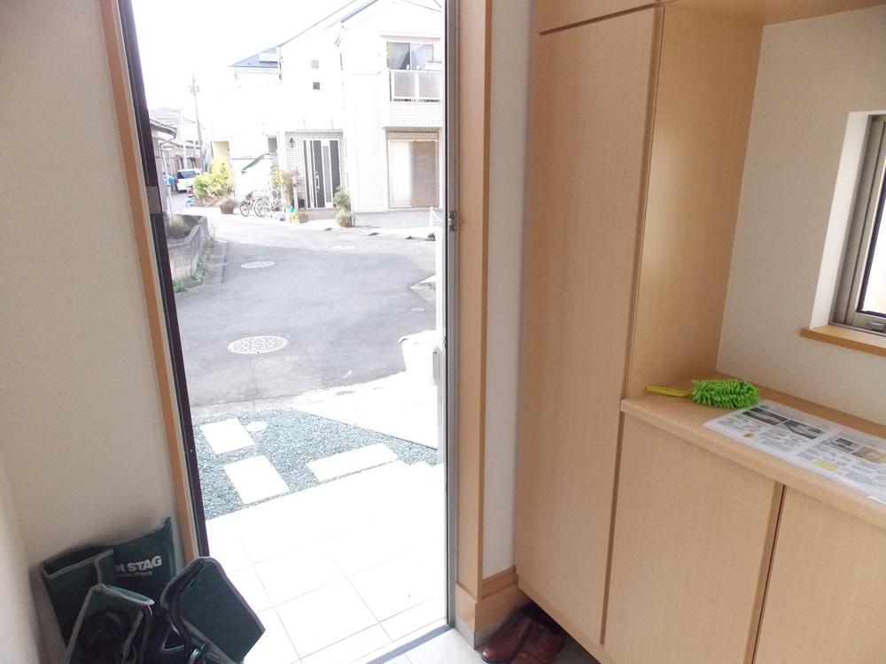 Entrance. Local (11 May 2013) Shooting