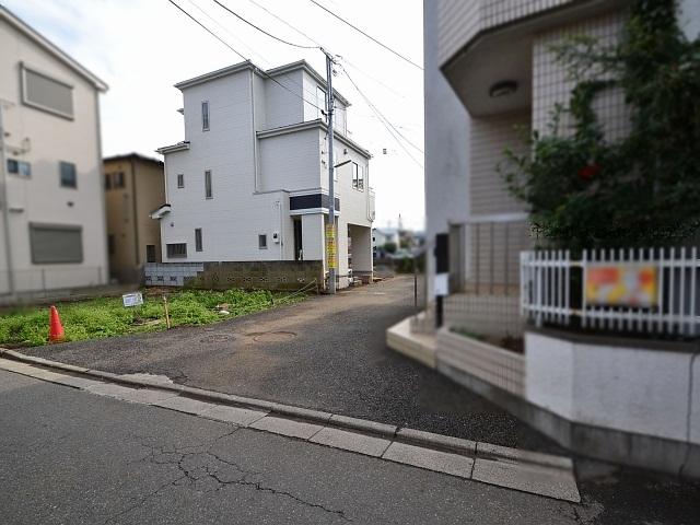 Local photos, including front road. Contact road situation