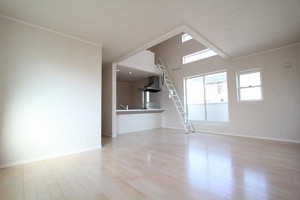 Living. Building 2 Living (November 26, 2013) Shooting