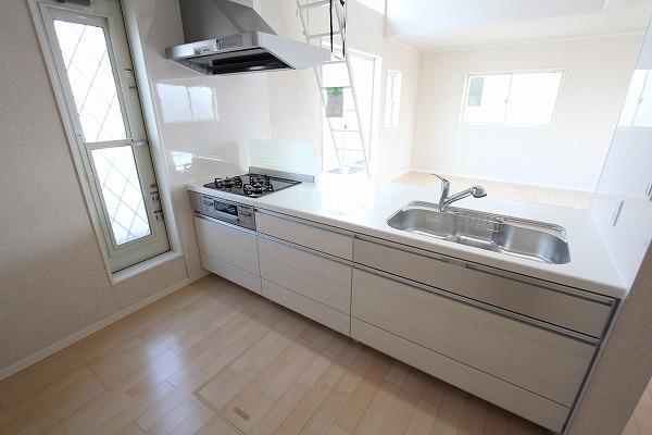 Kitchen. Building 2 Kitchen (November 26, 2013) Shooting