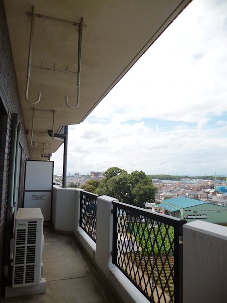Balcony. Even your laundry spacious on the balcony Rakuchin