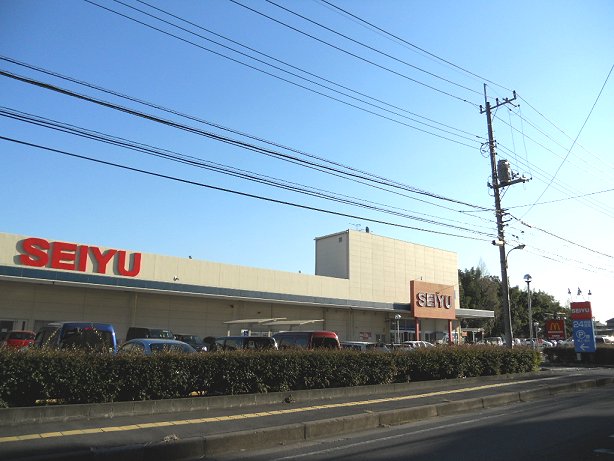 Supermarket. 10m to Seiyu Niiza store (Super)