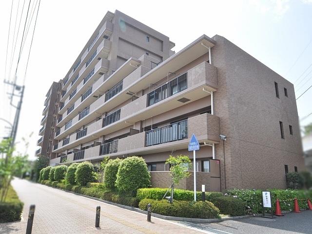 Local appearance photo. Schloss Niiza station Court appearance