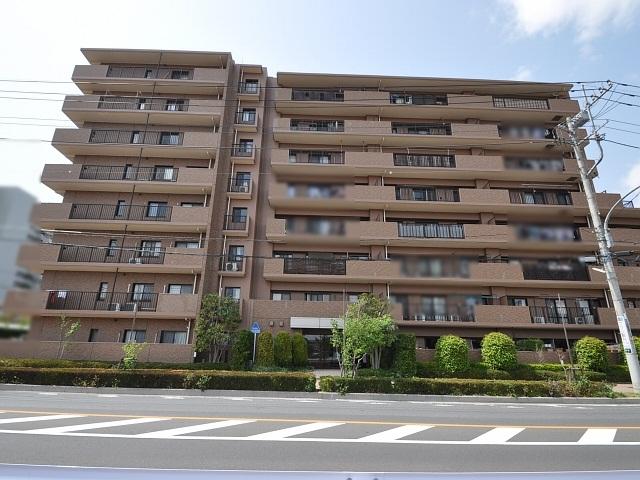 Local appearance photo. Schloss Niiza station Court appearance