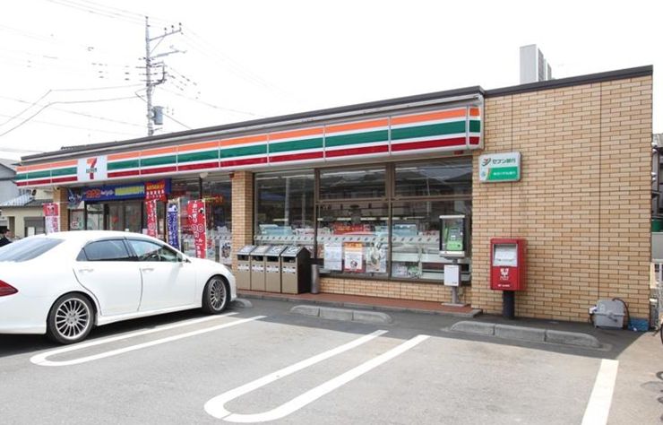 Convenience store. 442m to Seven-Eleven (convenience store)