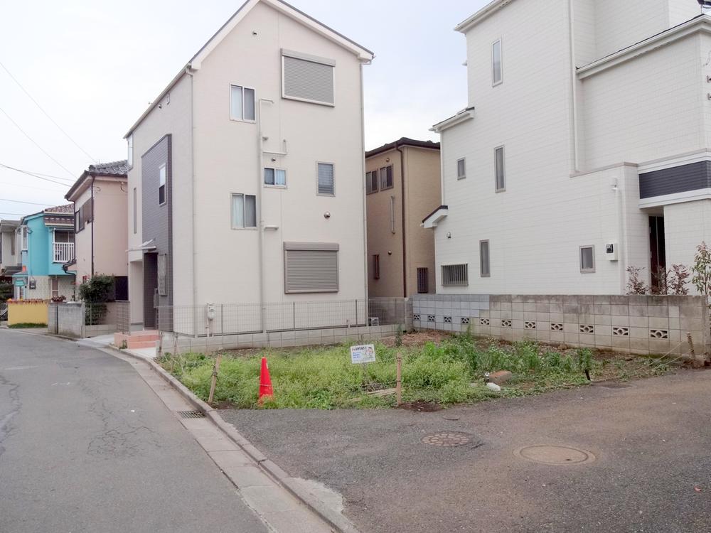 Local photos, including front road. Local (11 May 2013) Shooting