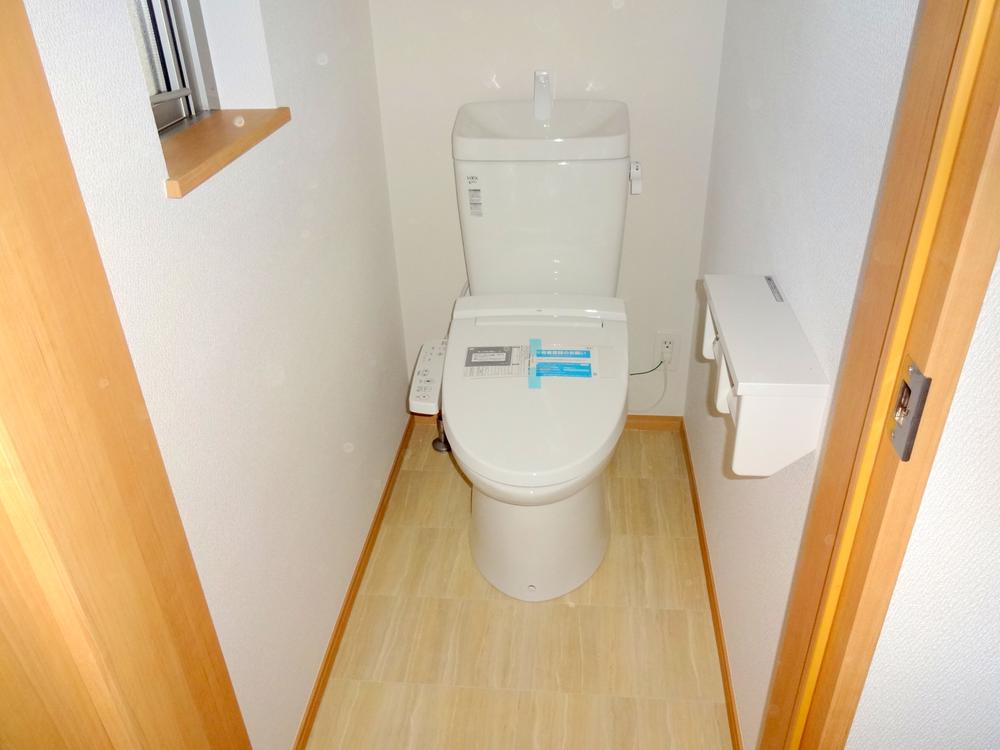 Toilet. Indoor (11 May 2013) Shooting